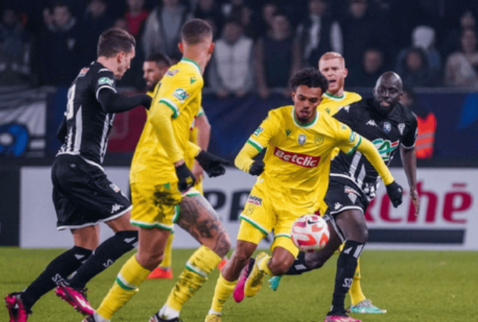 法甲焦点战：南特VS巴黎FC——攻防博弈下的胜负手与比分推演